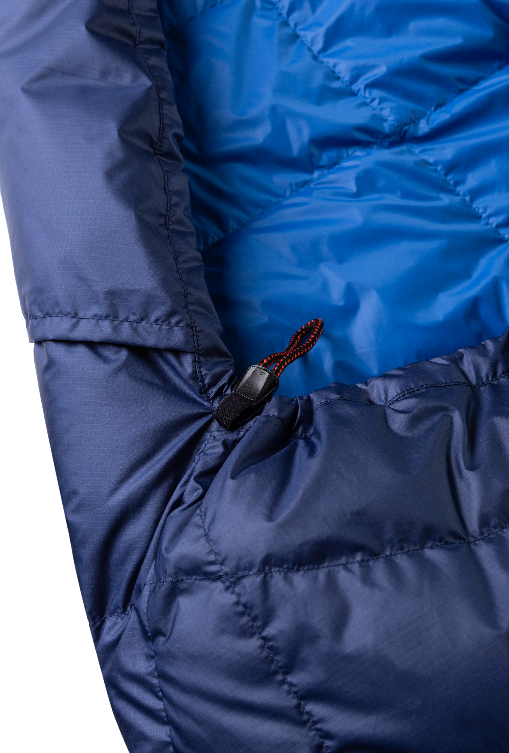 alternate:: perfekt justierbare Kapuze inkl. Kopfkissenfach