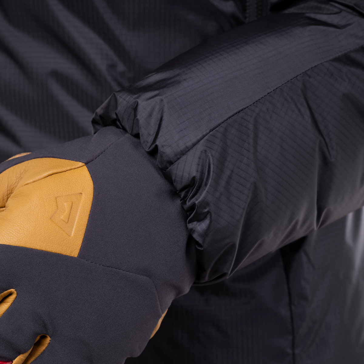 ME-01595 Obsidian,ME-01844 Chili Red/Medieval,Me-01964 Admiral/Atlantic